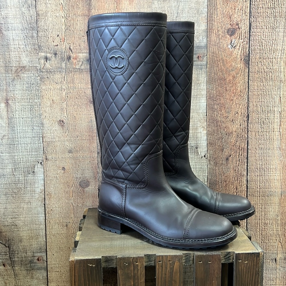 SOLD Chanel, quilted boots, 39.5, Brown